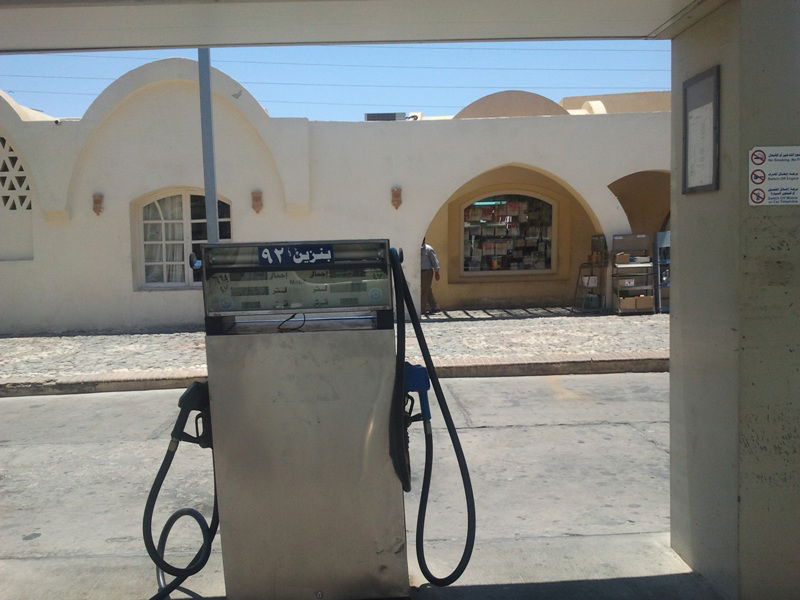 "כאן בדיוק", הצביע ה'מדריך', "עמד 'מוסא' וקיבל את התורה"