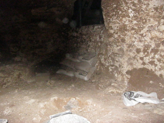 'קברי יהודים נחפרים ועצמות מושלכות, באישור הרב שמידל'