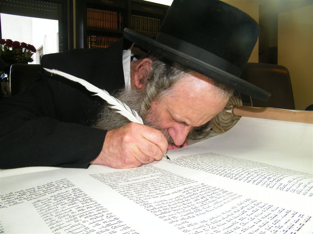 גלריה: הכנסת ספר-תורה מרגשת בצפת