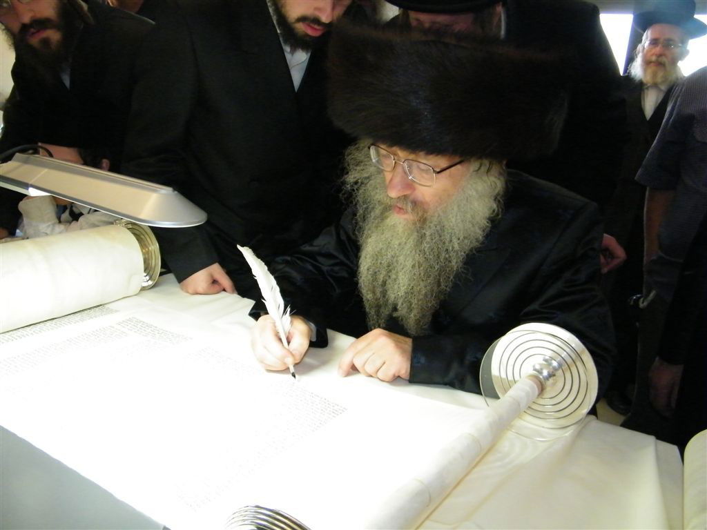 גלריה: הכנסת ספר-תורה מרגשת בצפת