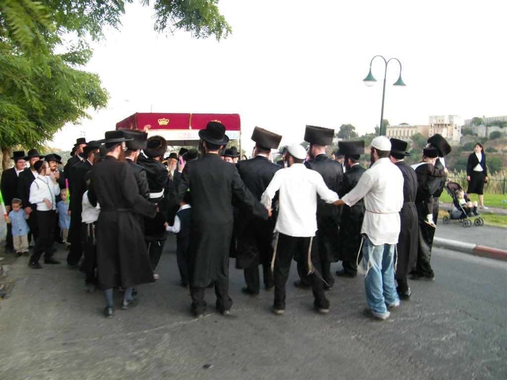 גלריה: הכנסת ספר-תורה מרגשת בצפת