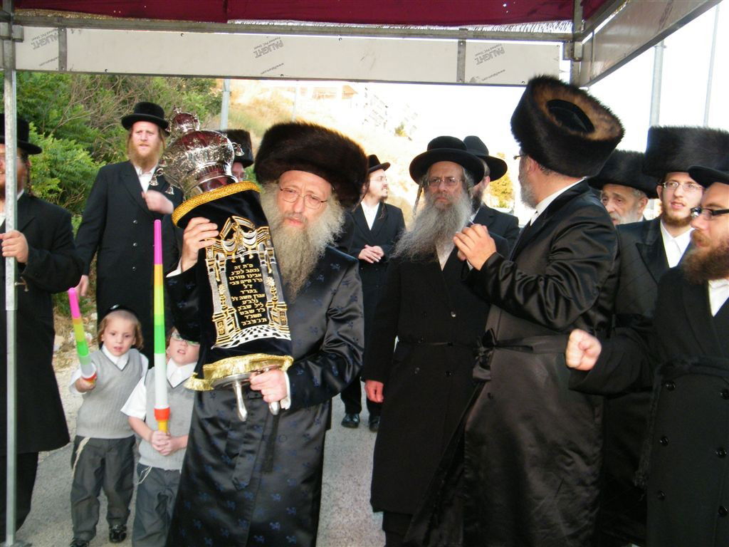 גלריה: הכנסת ספר-תורה מרגשת בצפת