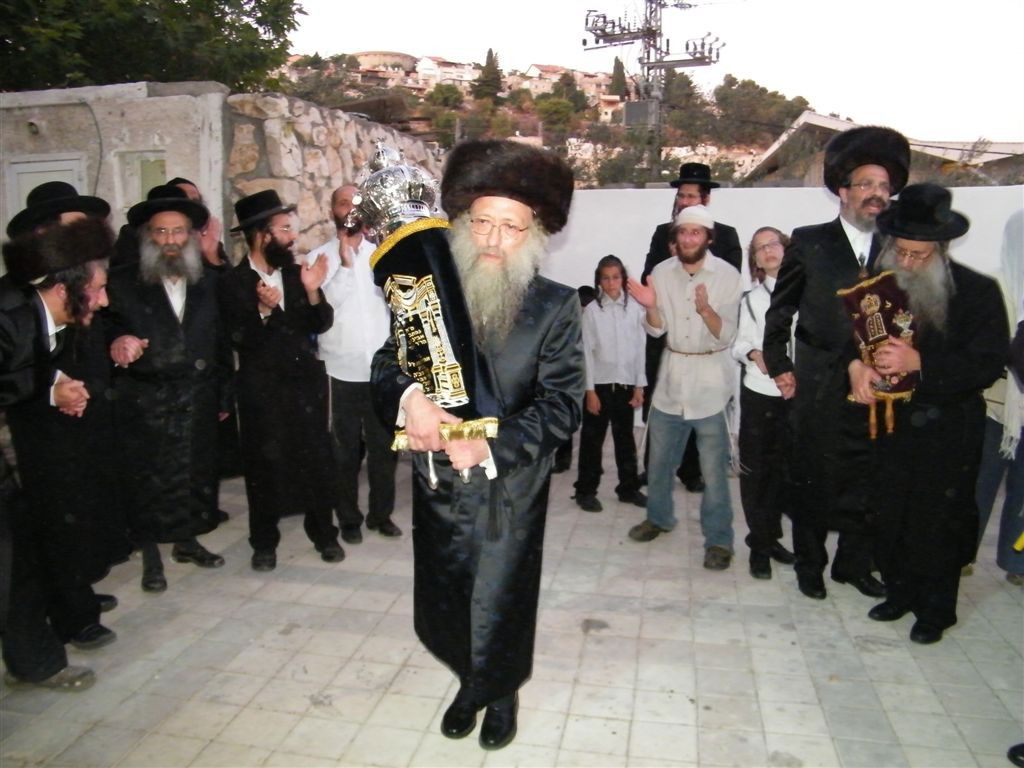 גלריה: הכנסת ספר-תורה מרגשת בצפת