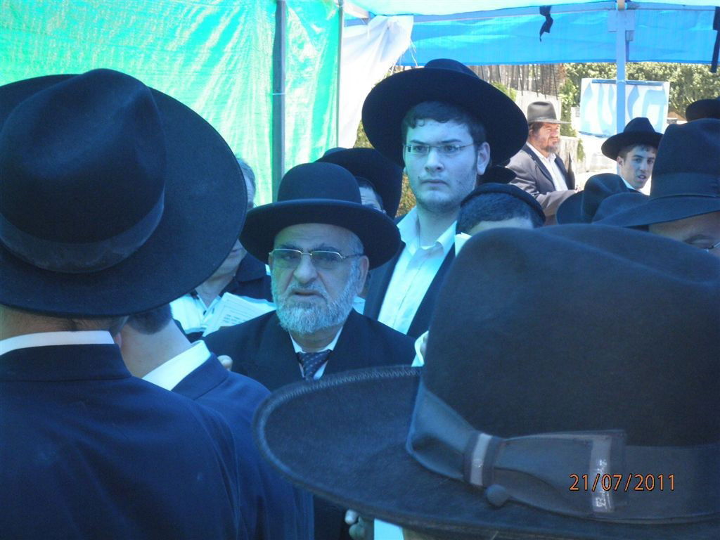 המונים בהילולת מרן הגאון רבי בן-ציון אבא שאול