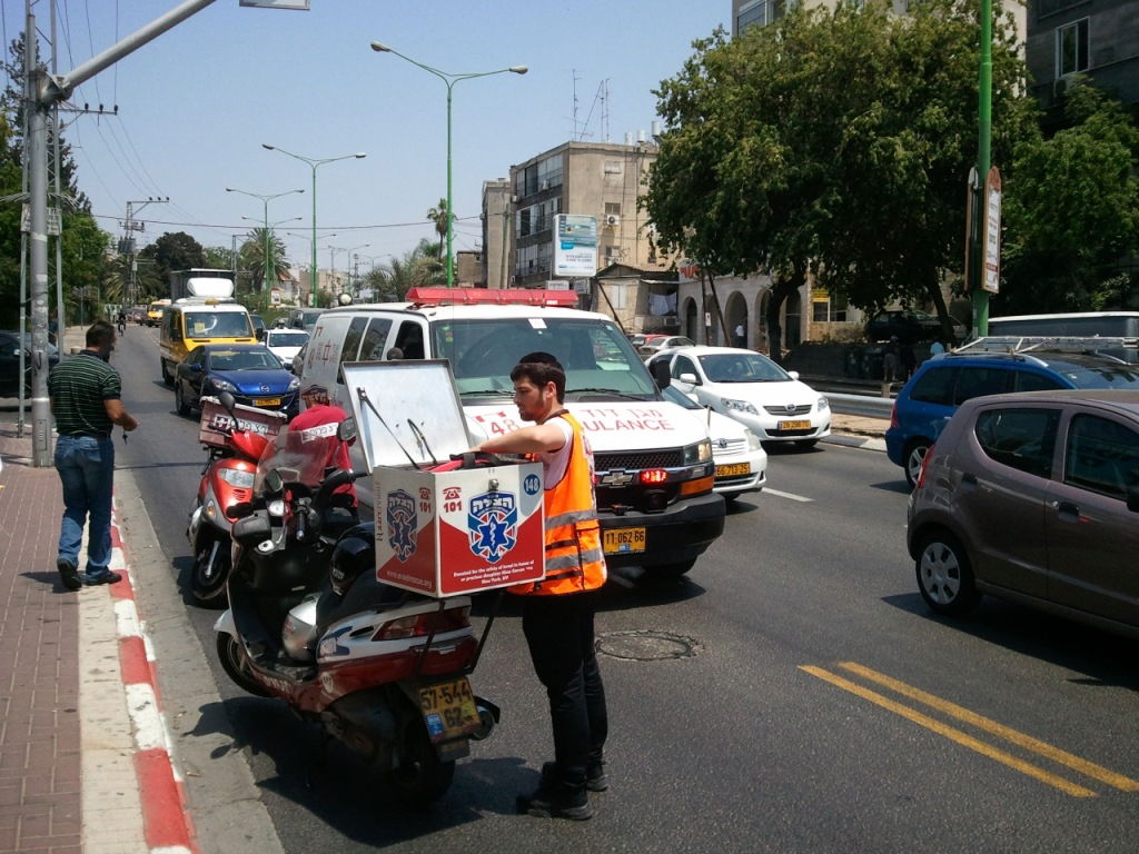בני-ברק: תאונה בין רוכב אופנוע לרכב