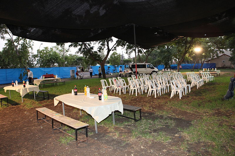 תיעוד לילי: הרופאים המוחים לנו בכפר-חב"ד