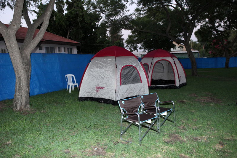 תיעוד לילי: הרופאים המוחים לנו בכפר-חב"ד