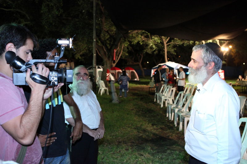 תיעוד לילי: הרופאים המוחים לנו בכפר-חב"ד