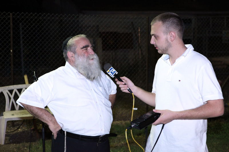 תיעוד לילי: הרופאים המוחים לנו בכפר-חב"ד