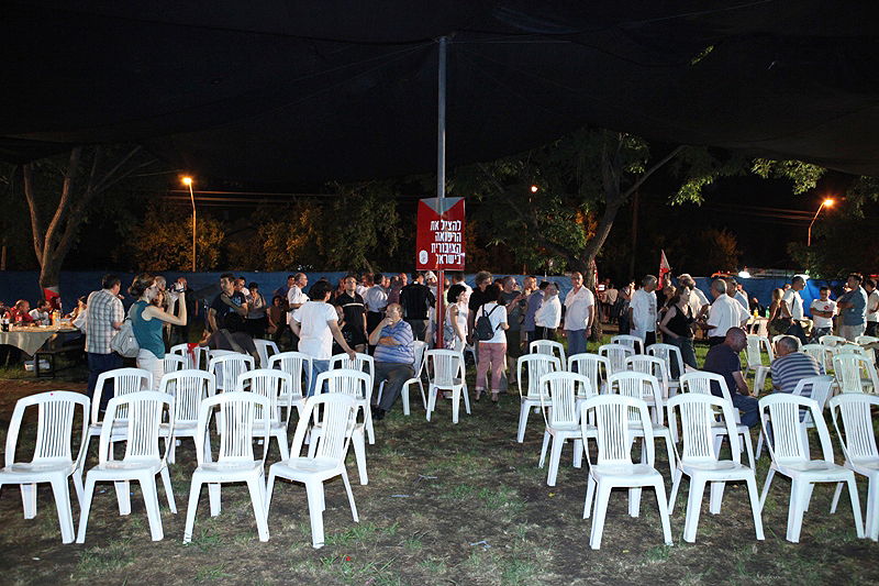 תיעוד לילי: הרופאים המוחים לנו בכפר-חב"ד