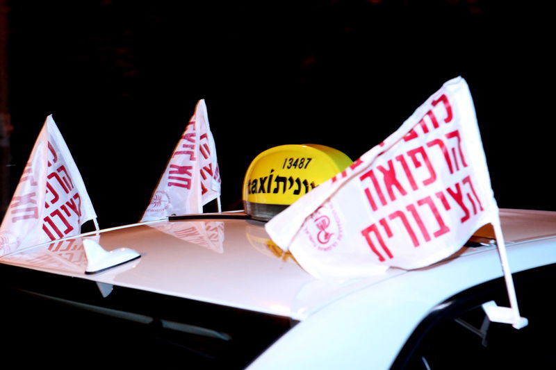 תיעוד לילי: הרופאים המוחים לנו בכפר-חב"ד