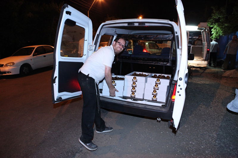 תיעוד לילי: הרופאים המוחים לנו בכפר-חב"ד