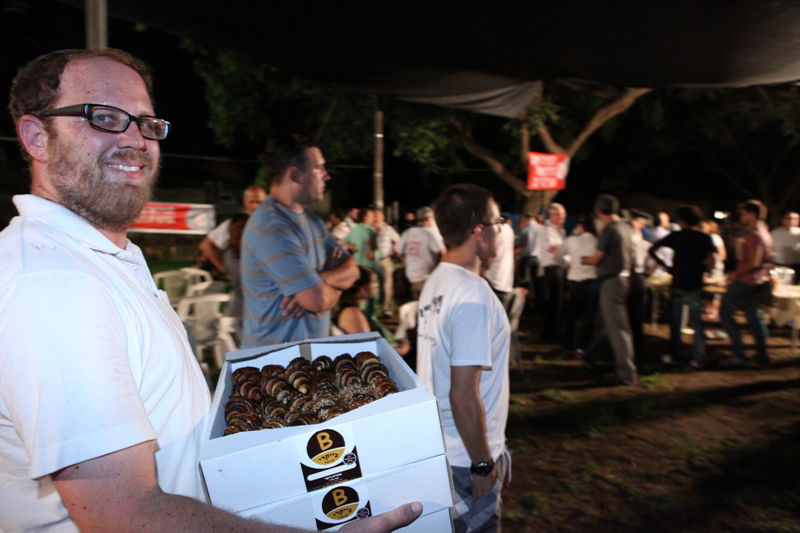 תיעוד לילי: הרופאים המוחים לנו בכפר-חב"ד