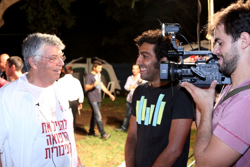 תיעוד לילי: הרופאים המוחים לנו בכפר-חב"ד