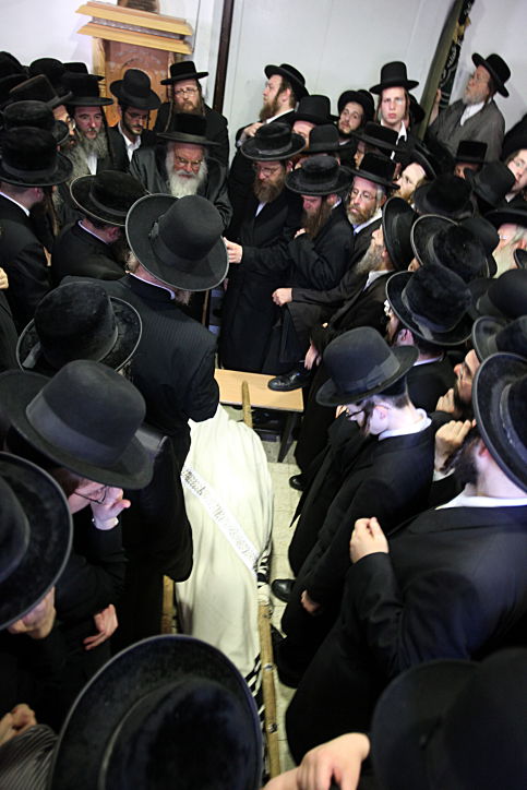 מסע כואב: הלווית האדמו"ר מספינקא