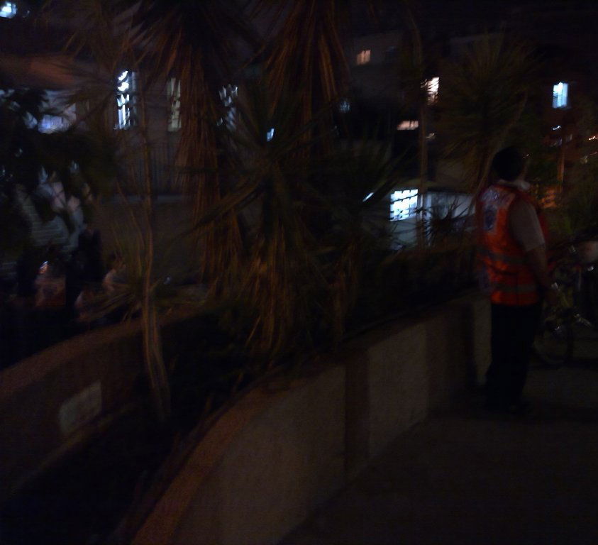 בני-ברק: שריפה פרצה במרפסת-סוכה; אין נפגעים