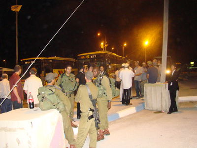 כניסה לילית לשכם: "חילול הקבר - ברבריות מזעזעת"