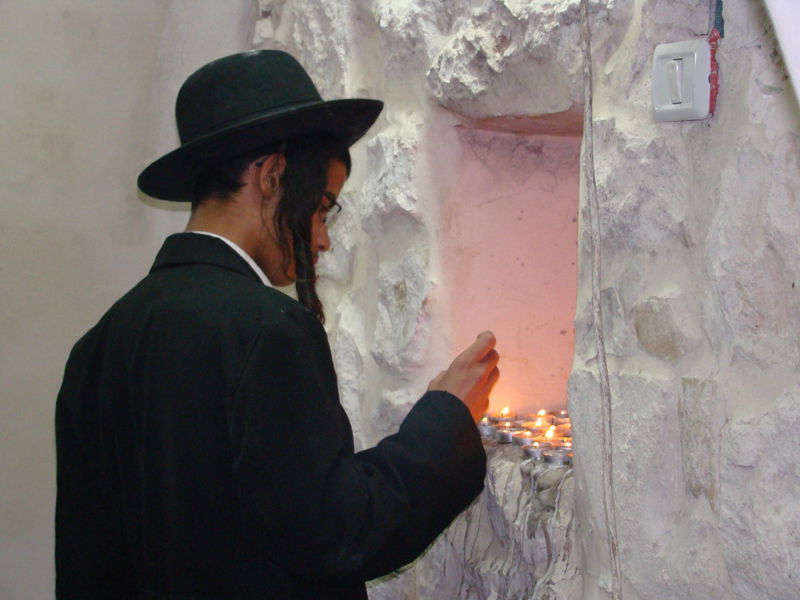 כניסה לילית לשכם: "חילול הקבר - ברבריות מזעזעת"