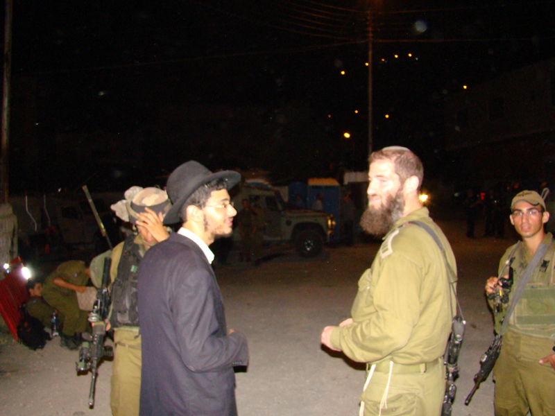 כניסה לילית לשכם: "חילול הקבר - ברבריות מזעזעת"