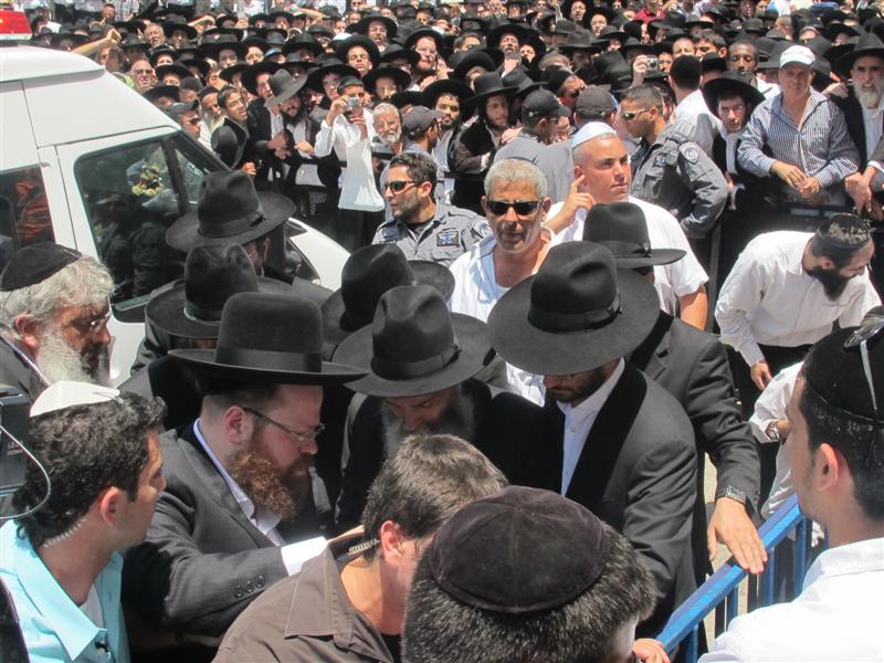 הרב עובדיה מירר בהלוויה: "מבקשים מחילה מהצדיק"