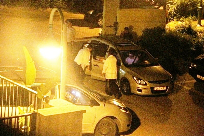 באישון ליל: משפחתו של רוצח ה'בבא אלעזר' מחולצת מביתה