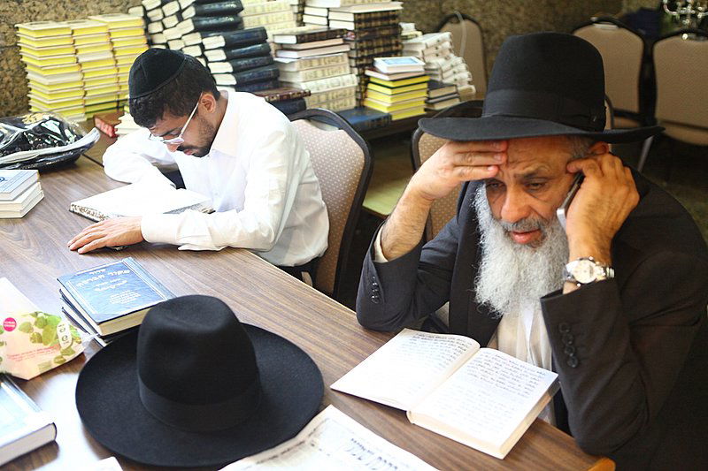 משפחת אבוחצירא אבלה: יום עם אלפי המנחמים ● מיוחד