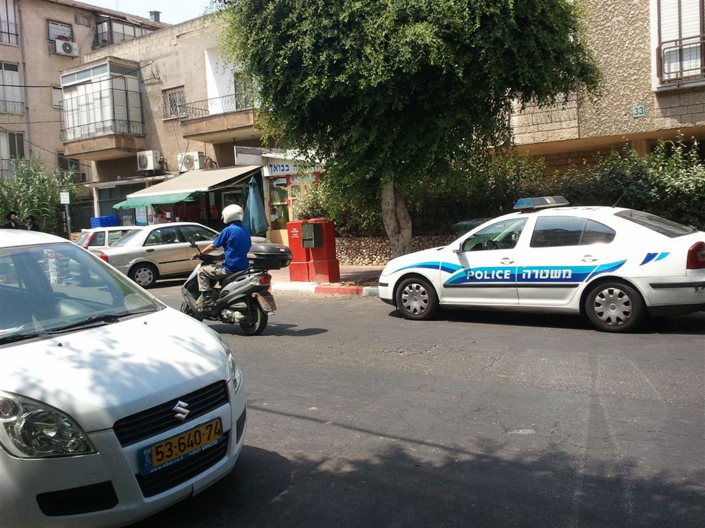 לאור היום: שוד באיומי אקדח בבני-ברק