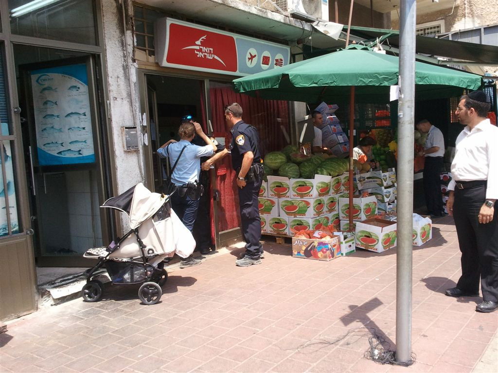 לאור היום: שוד באיומי אקדח בבני-ברק