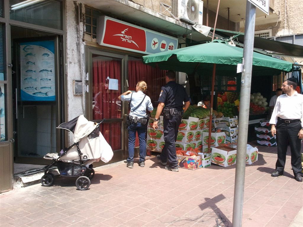 לאור היום: שוד באיומי אקדח בבני-ברק