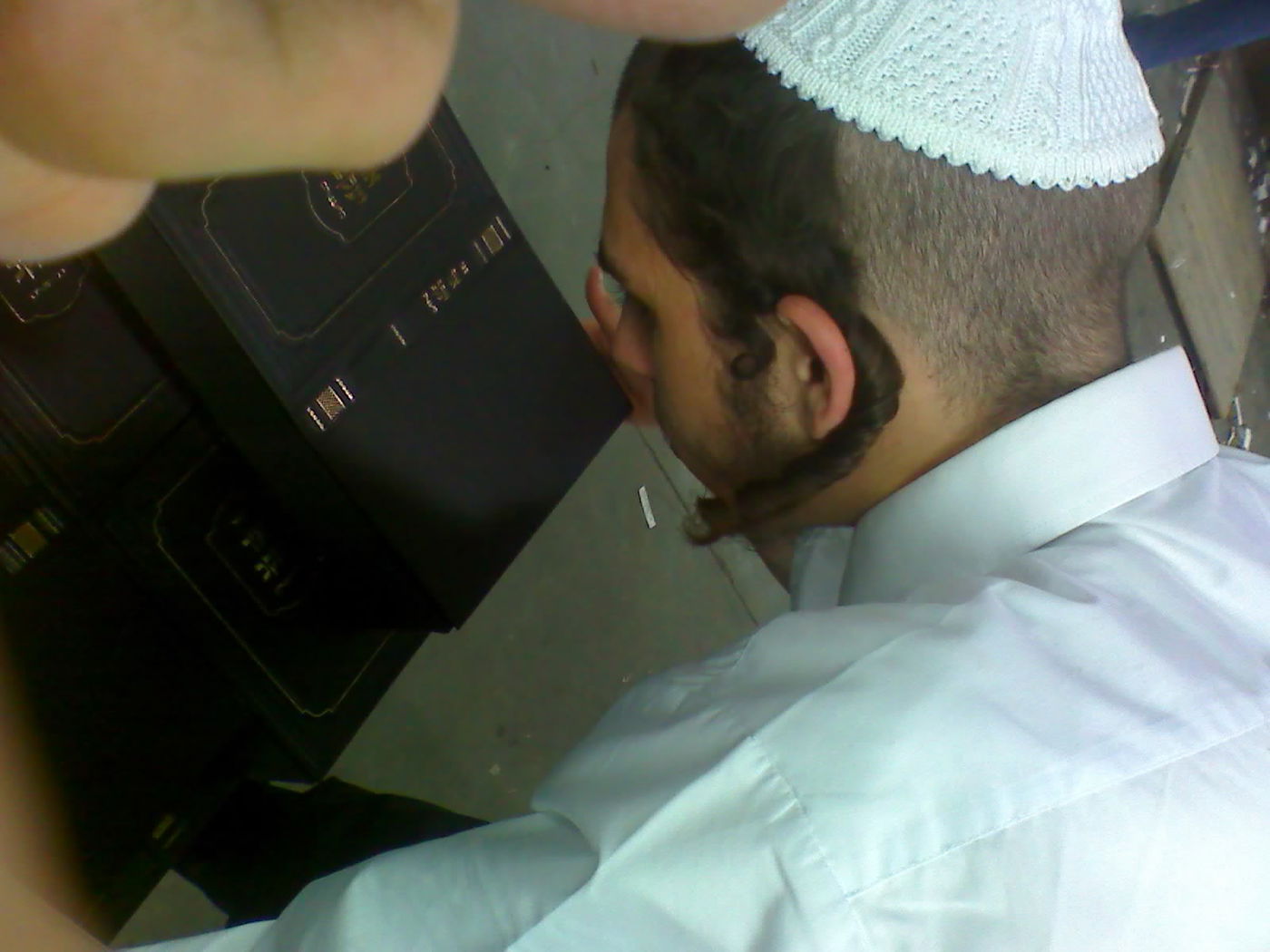 עובדי הכריכיה נצטוו: להסתיר את הפאות