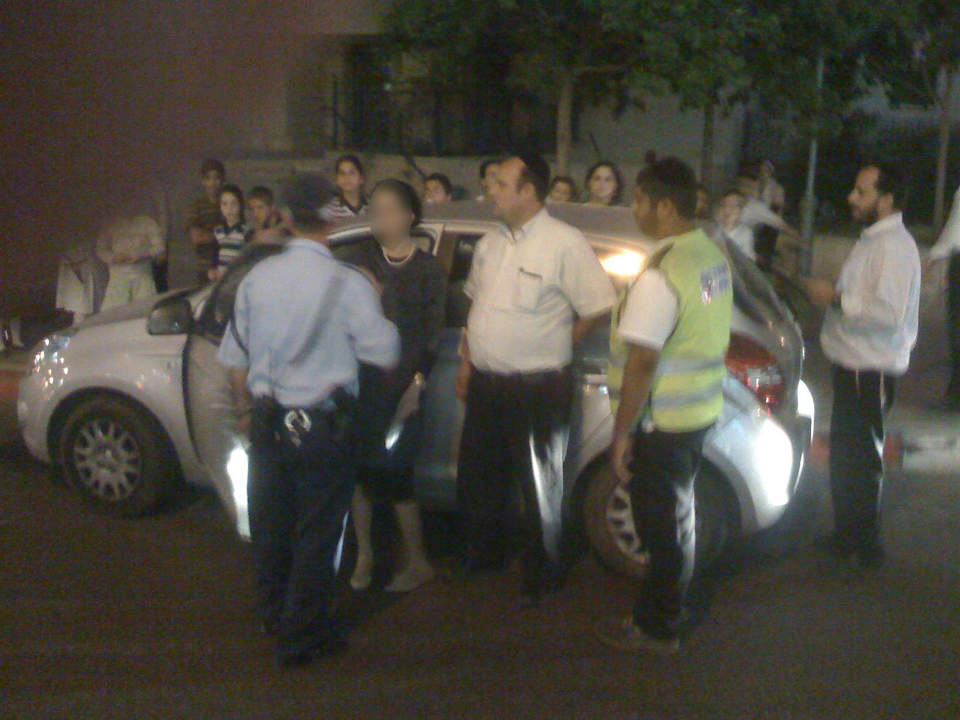 שוב אלעד: אישה ירקה על שוטר ונעצרה