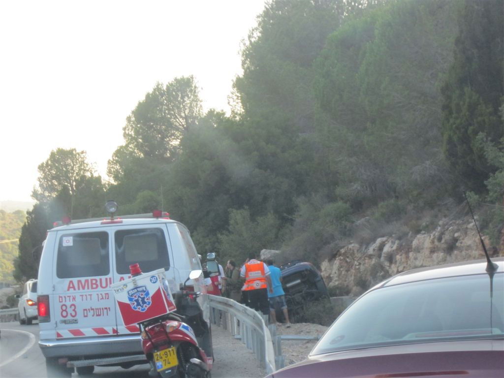 כמעט אסון: רכב התהפך ליד ביתר-עילית
