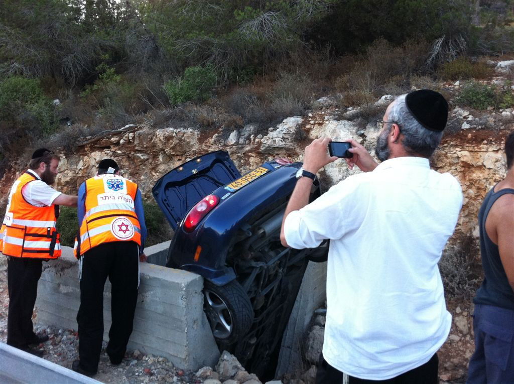 כמעט אסון: רכב התהפך ליד ביתר-עילית