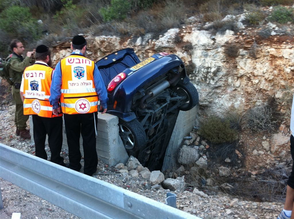 כמעט אסון: רכב התהפך ליד ביתר-עילית