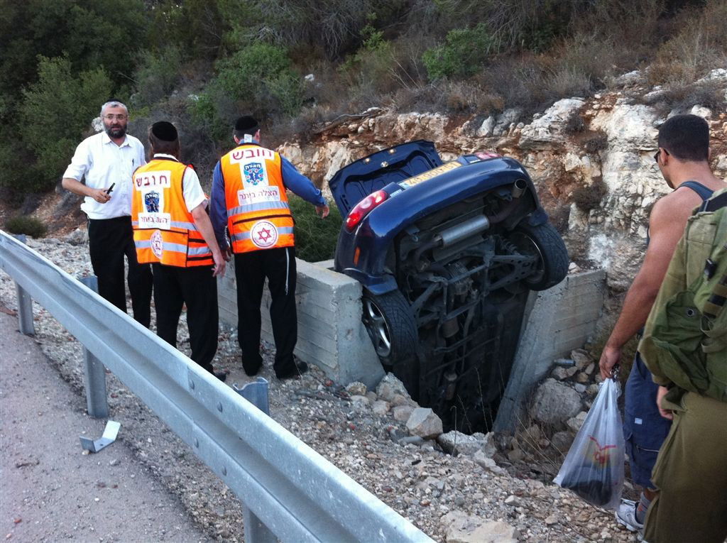 כמעט אסון: רכב התהפך ליד ביתר-עילית
