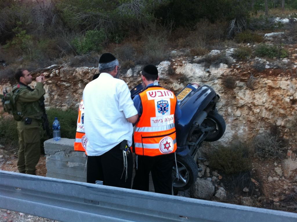 כמעט אסון: רכב התהפך ליד ביתר-עילית
