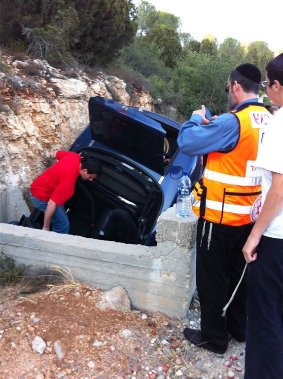 כמעט אסון: רכב התהפך ליד ביתר-עילית