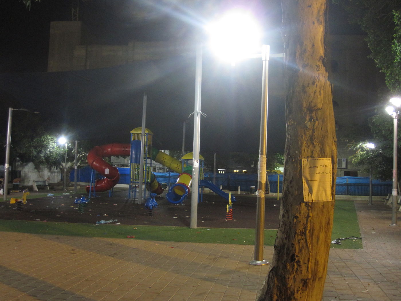 התושבים בב"ב קיימו בהידור "טוב שבנחשים רצוץ את מוחו"