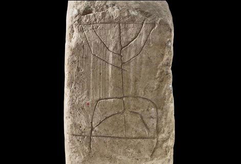 תגלית ליד הכותל: חריטה נדירה של מנורת המקדש