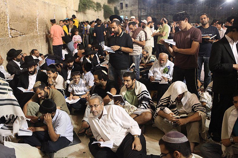 חוֹמַת בַּת-צִיּוֹן הוֹרִידִי כַנַּחַל דִּמְעָה, יוֹמָם וָלַיְלָה ● גלריה