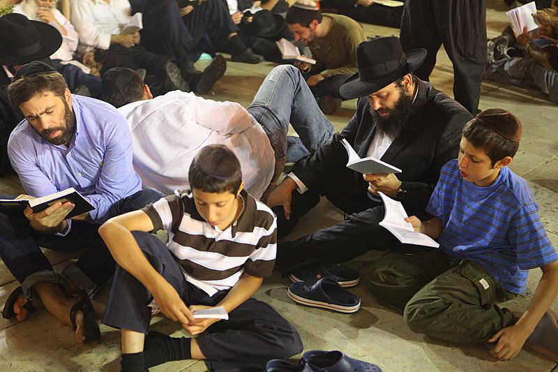 חוֹמַת בַּת-צִיּוֹן הוֹרִידִי כַנַּחַל דִּמְעָה, יוֹמָם וָלַיְלָה ● גלריה