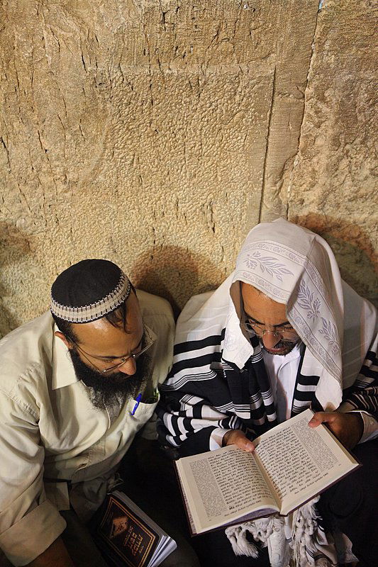 חוֹמַת בַּת-צִיּוֹן הוֹרִידִי כַנַּחַל דִּמְעָה, יוֹמָם וָלַיְלָה ● גלריה