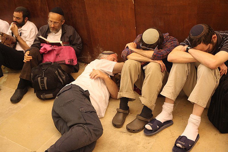 חוֹמַת בַּת-צִיּוֹן הוֹרִידִי כַנַּחַל דִּמְעָה, יוֹמָם וָלַיְלָה ● גלריה