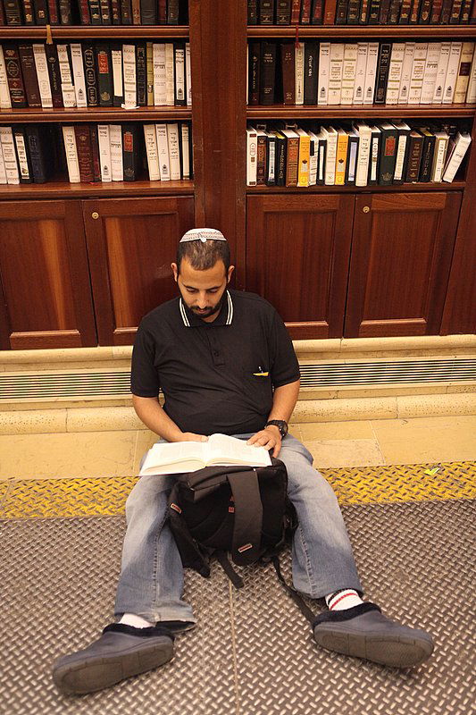 חוֹמַת בַּת-צִיּוֹן הוֹרִידִי כַנַּחַל דִּמְעָה, יוֹמָם וָלַיְלָה ● גלריה