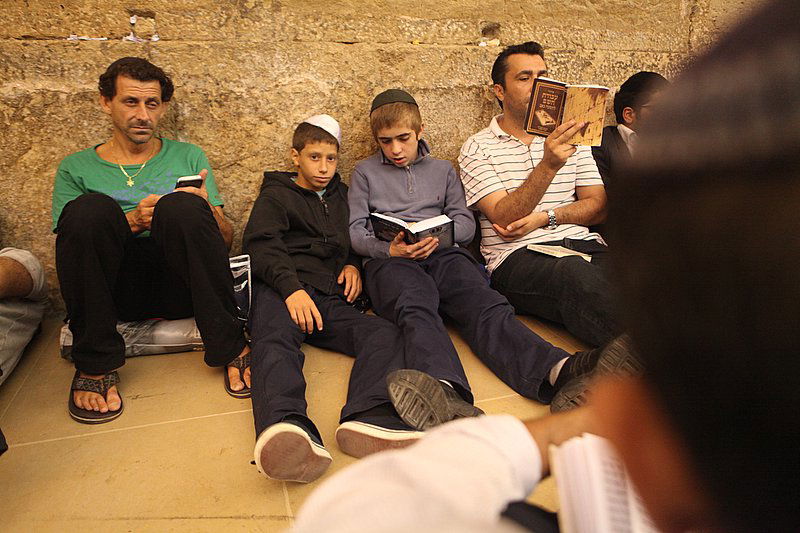 חוֹמַת בַּת-צִיּוֹן הוֹרִידִי כַנַּחַל דִּמְעָה, יוֹמָם וָלַיְלָה ● גלריה