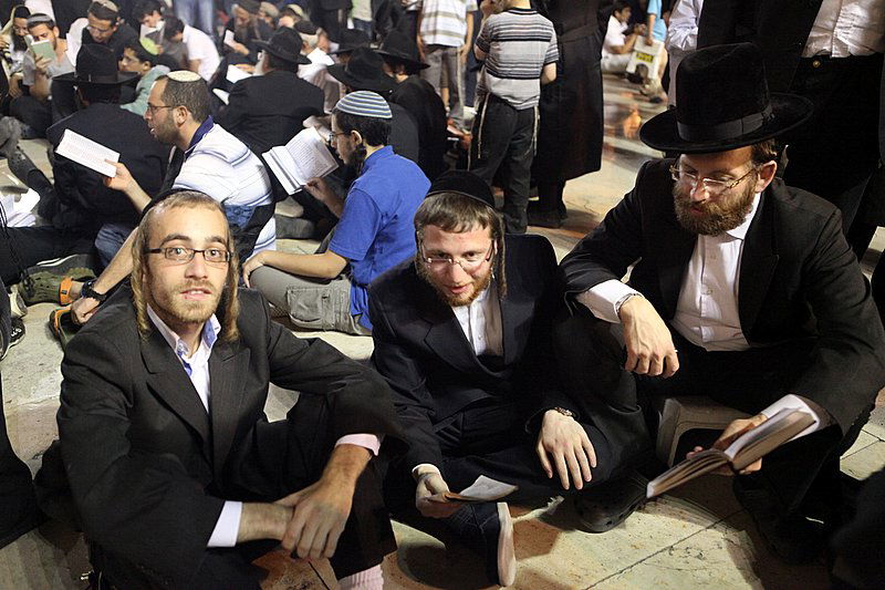 חוֹמַת בַּת-צִיּוֹן הוֹרִידִי כַנַּחַל דִּמְעָה, יוֹמָם וָלַיְלָה ● גלריה