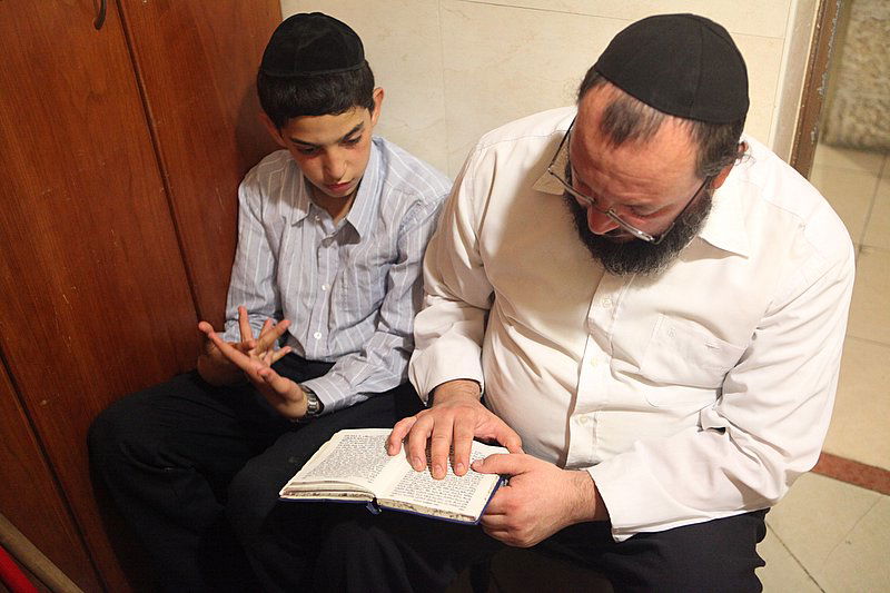 תיעוד מיוחד: מרן הרב עובדיה יוסף מבכה את חורבן המקדש