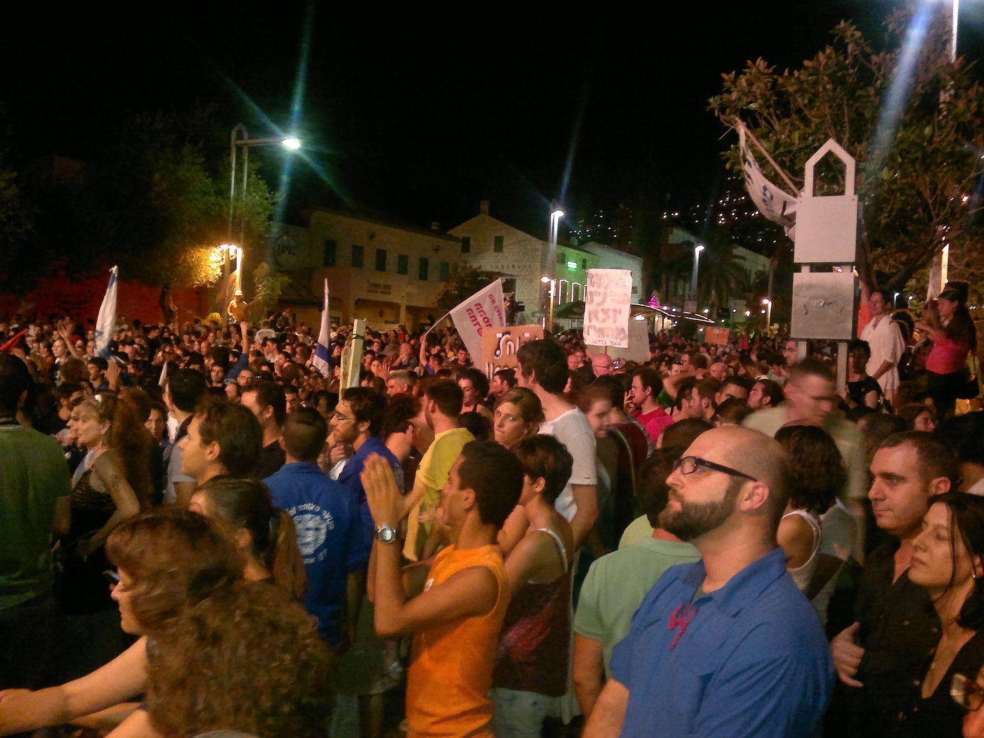 פי עשר או פי חמש; אז כמה מפגינים באמת היו בחיפה?