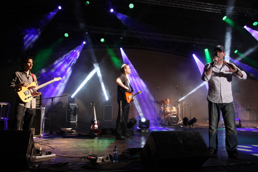 גלריה לוהטת: יא בא ye נחשפת לראשונה