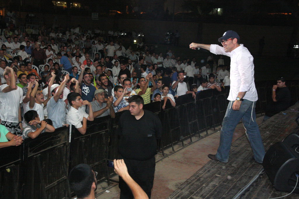 גלריה לוהטת: יא בא ye נחשפת לראשונה